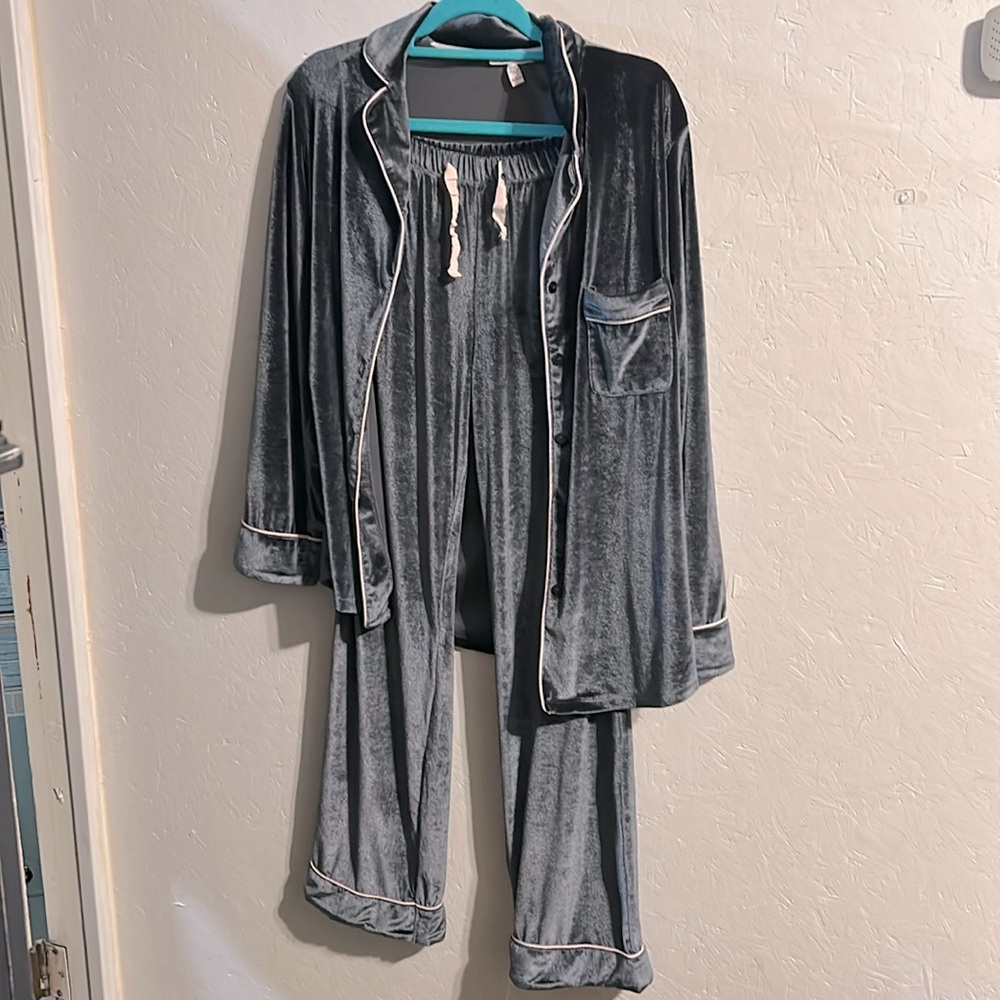 Women’s velvet pj set size L